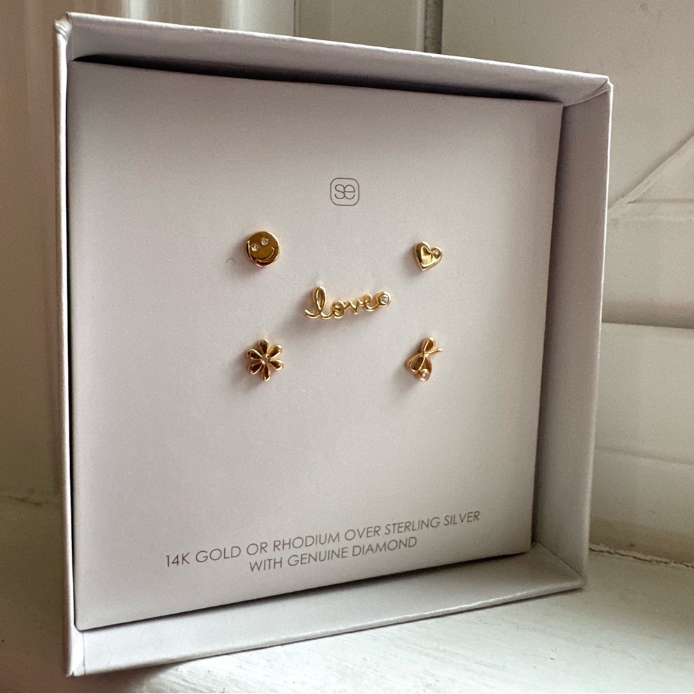 Sydney Evans 14K Gold and Diamond Mismatching Stud Earrings Love Flower Daisy - Picture 5 of 8